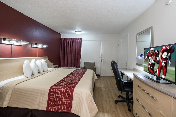 Room 11 of 28