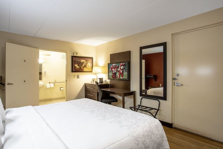 Room 14 of 33