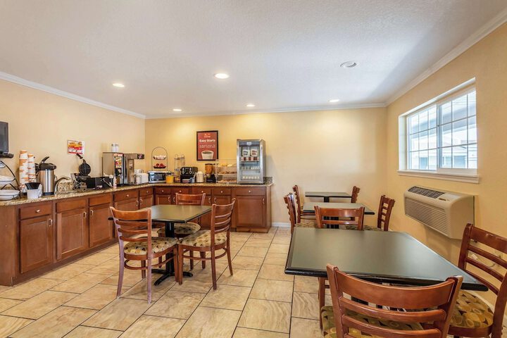 Econo Lodge Inn & Suites Santa Rosa
