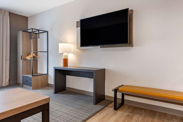 Room 10 of 29