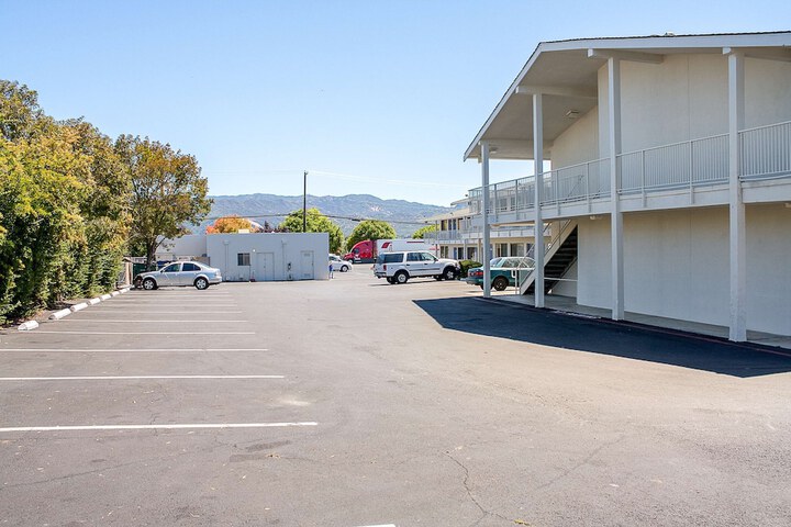 Hotel 5 of 35