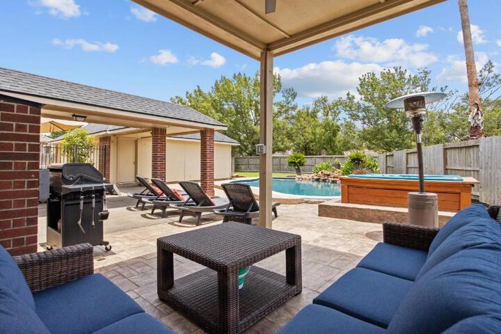 Upscale 4BR Cypress Home w Pool Hot Tub, Theater, Sleeps 20