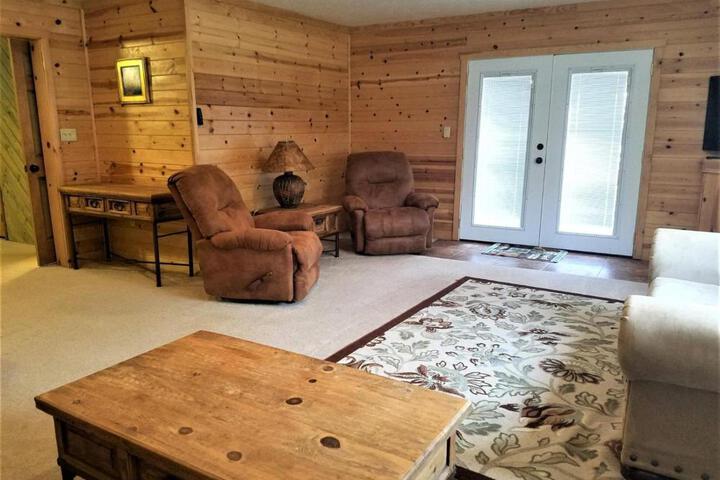 Rivers Edge Cabin