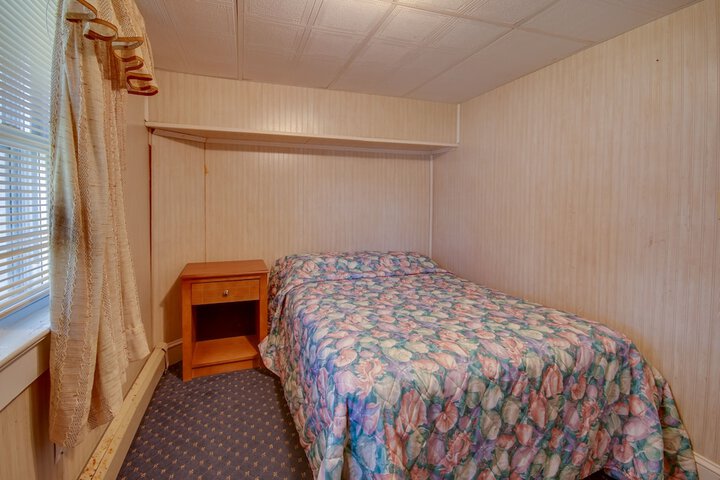 Room 63 of 167