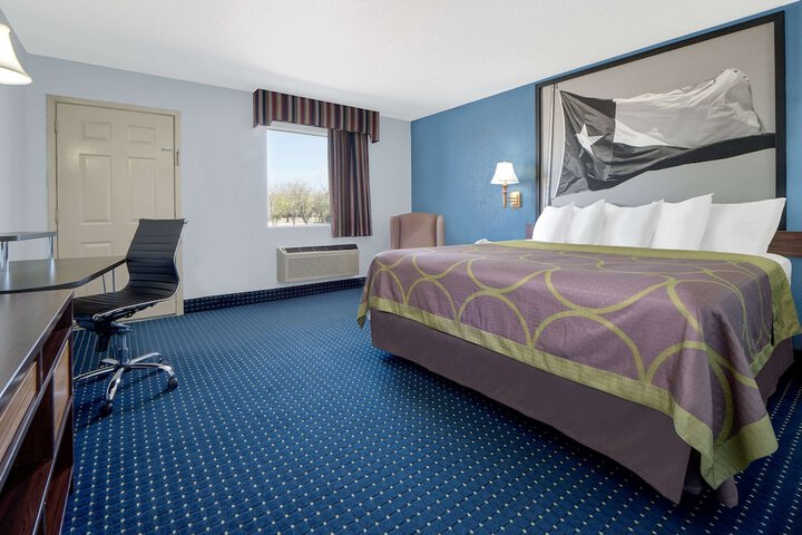 Room 18 of 28
