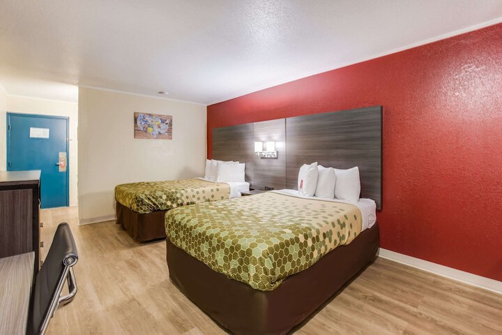 Room 10 of 20