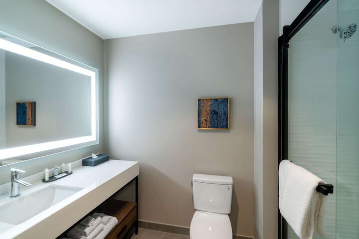 Room 17 of 33