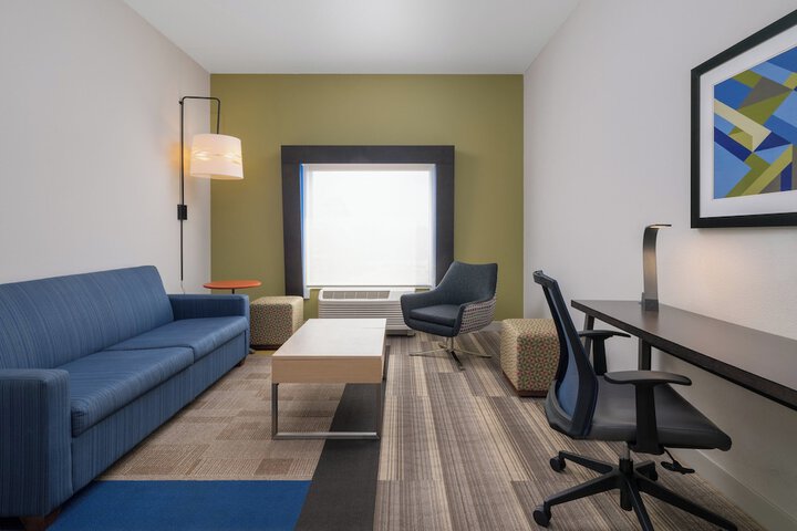 Holiday Inn Express & Suites Lakeland South by IHG
