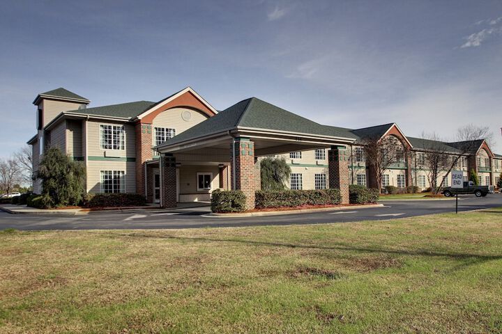 Super 8 by Wyndham Smithfield / Selma