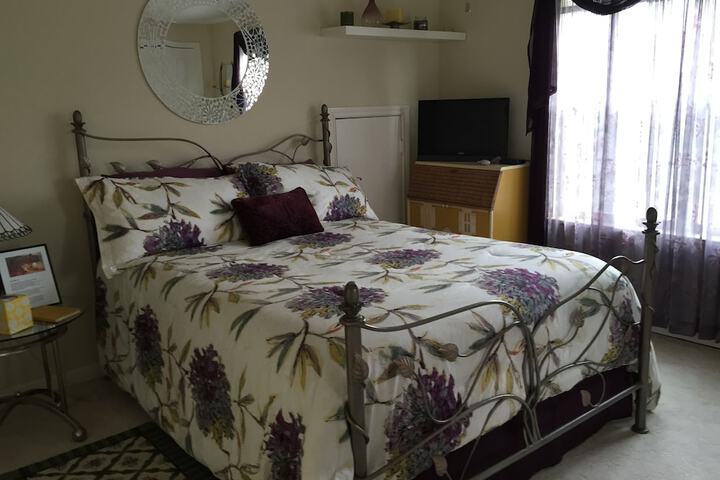 Room 11 of 27