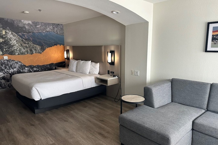 Room 38 of 76
