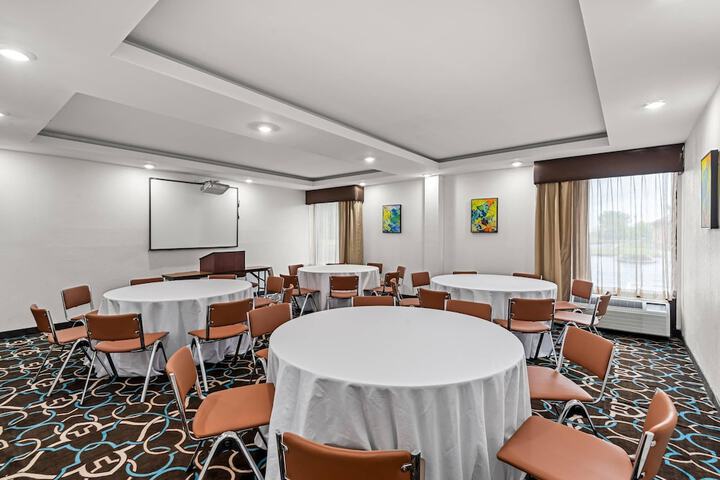 Spark by Hilton Syracuse Carrier Circle