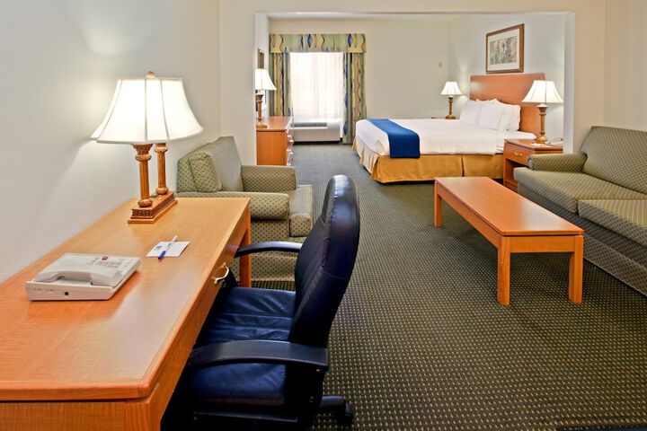 Room 12 of 40