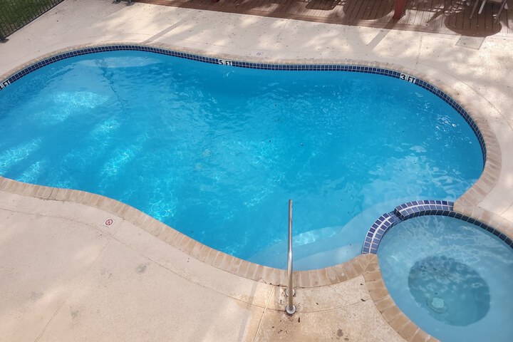 Pool 10 of 36