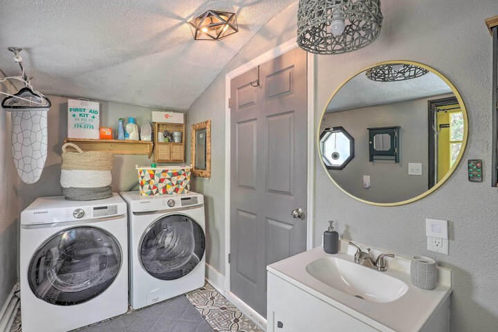 Stylish Woodfin Home w / Backyard & Fire Pit