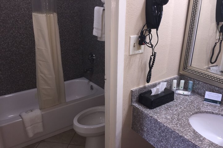 Room 32 of 51