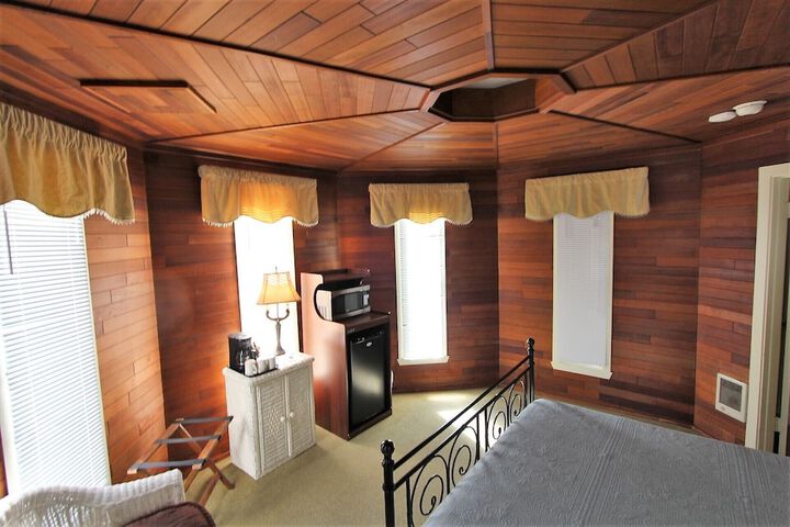 Alexanders Lodge