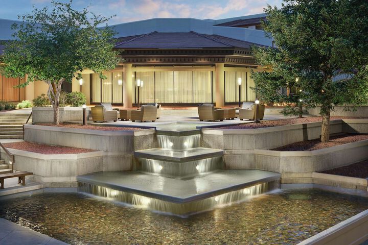 Hotel Exterior 95 of 96