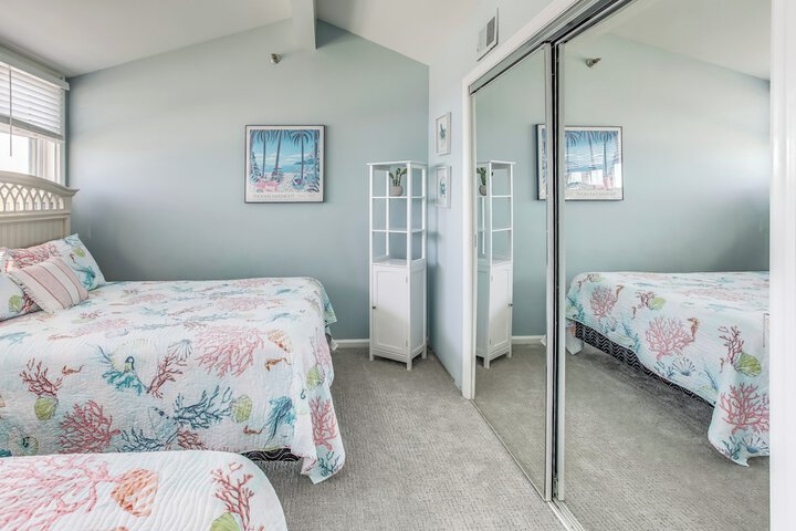 salt & Light Oceanfront Condo w / Pool & Elevator