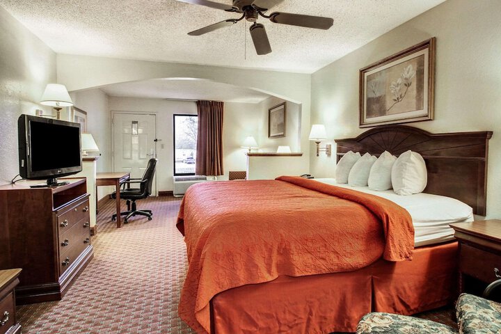 Room 17 of 32