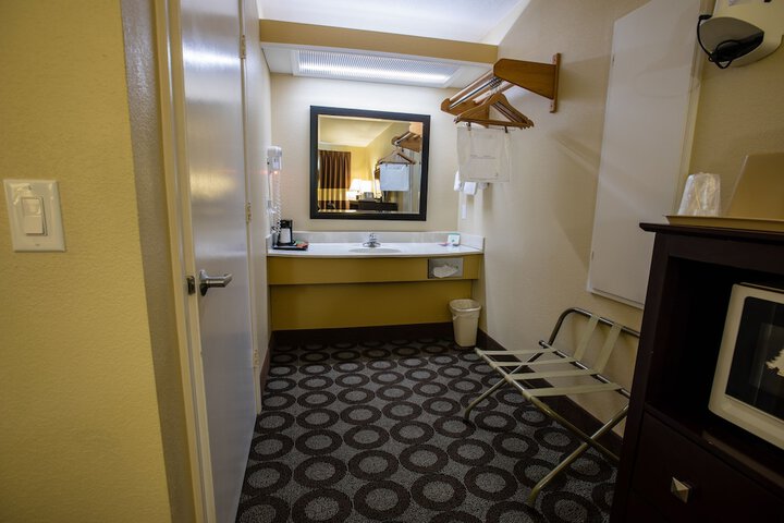 Room 46 of 79
