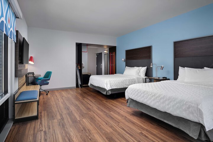 Room 10 of 28