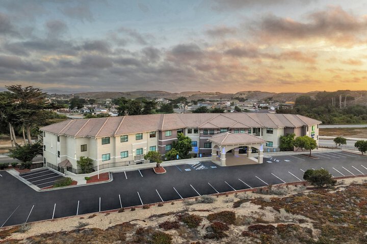Holiday Inn Express Hotel & Suites Marina - State Beach Area by IHG