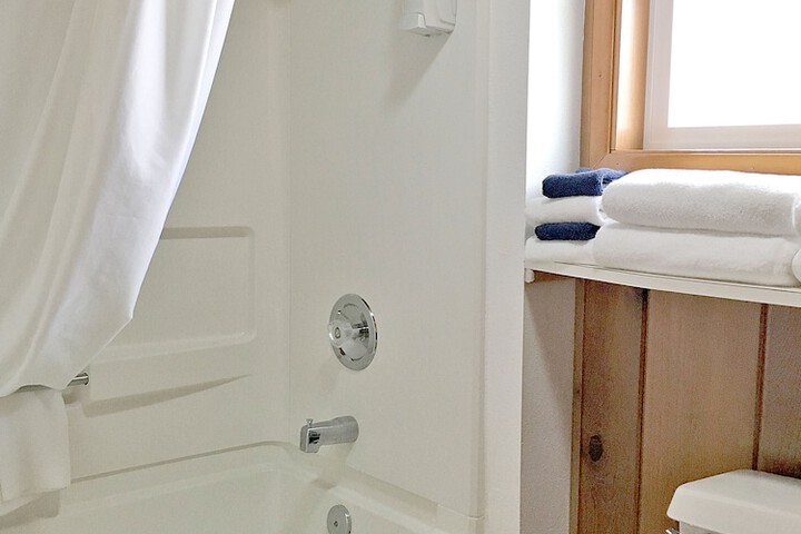 Room 27 of 183