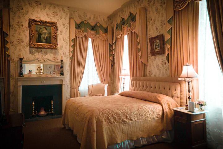 Room 65 of 142