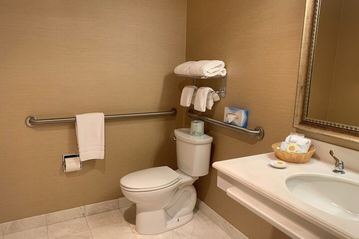 Room 32 of 41