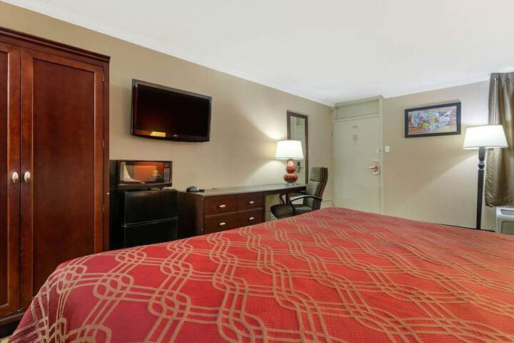 Days Inn by Wyndham Hinesville Near Fort Stewart