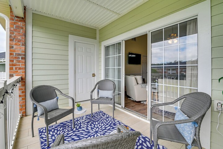 Myrtle Beach Condo w / Large Balcony & Pool Access
