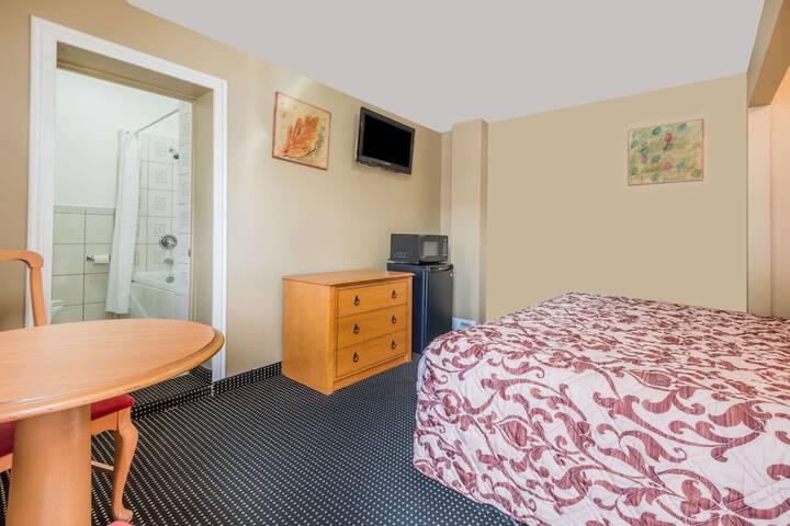 Room 9 of 13