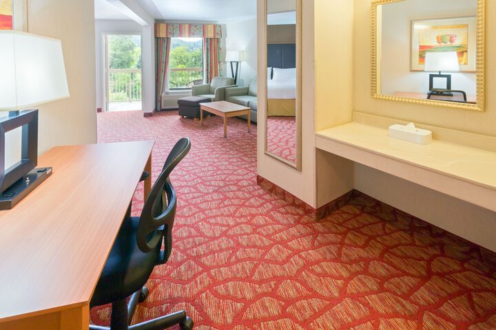 Room 25 of 46