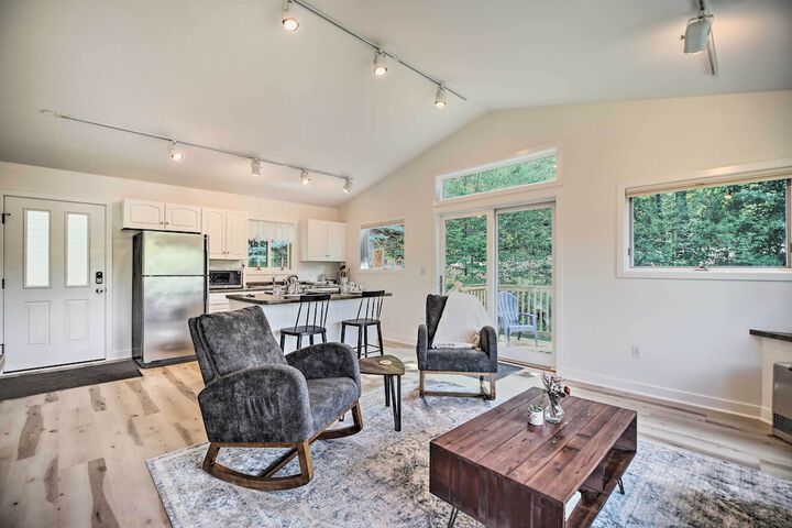 Airy & Bright Hideaway Near Smugglers Notch!