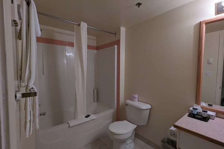 Room 70 of 82