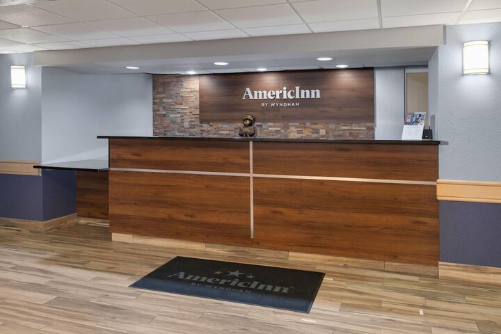 AmericInn by Wyndham Douglas / Saugatuck