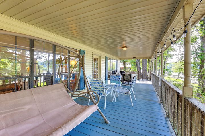 Waterfront Wheeler Lake Home w / Furnished Deck