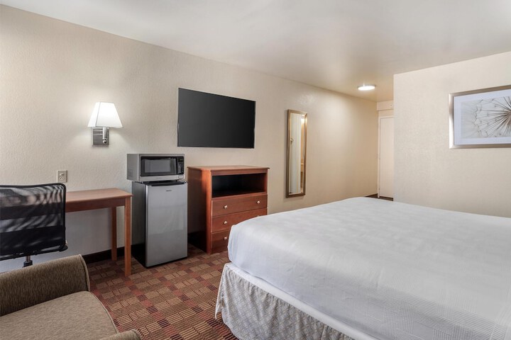 SureStay Hotel by Best Western East Brunswick