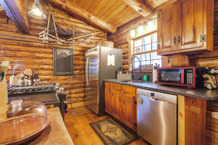 Lake & Beach Access at Lake Luzerne Cabin!
