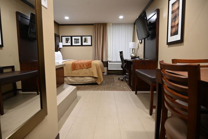 Giles Hotel Inn & Suites