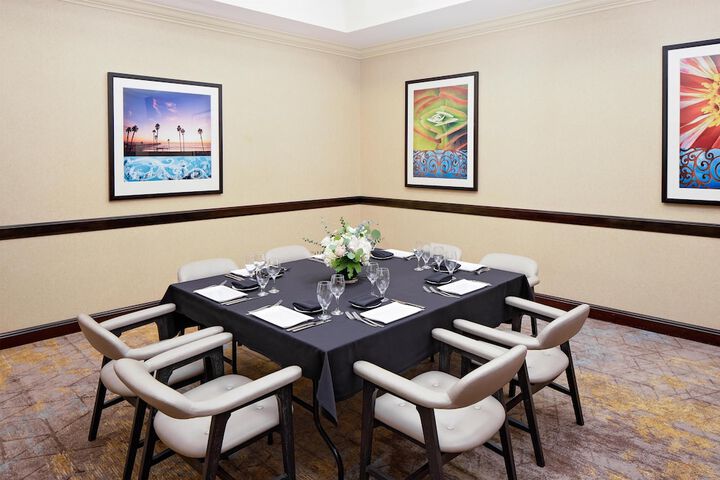 Hotel Zessa Orange County Airport a DoubleTree by Hilton