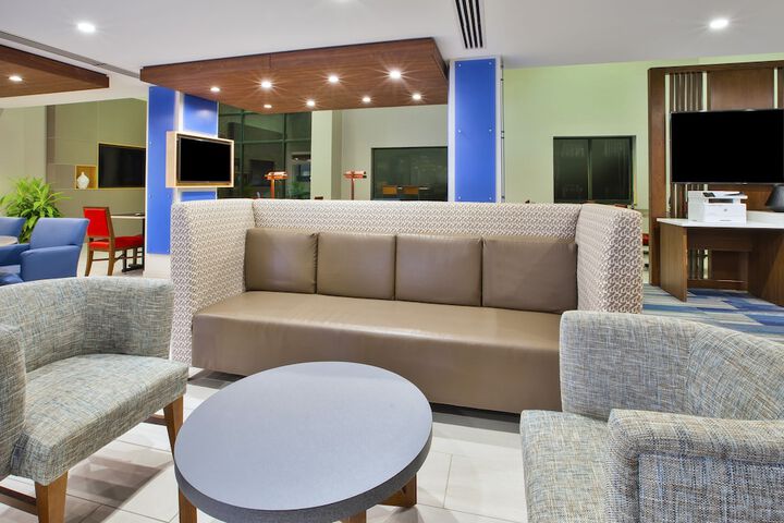 Holiday Inn Express Hotel & Suites Rochester - Victor by IHG