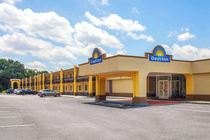 Days Inn by Wyndham Shelby
