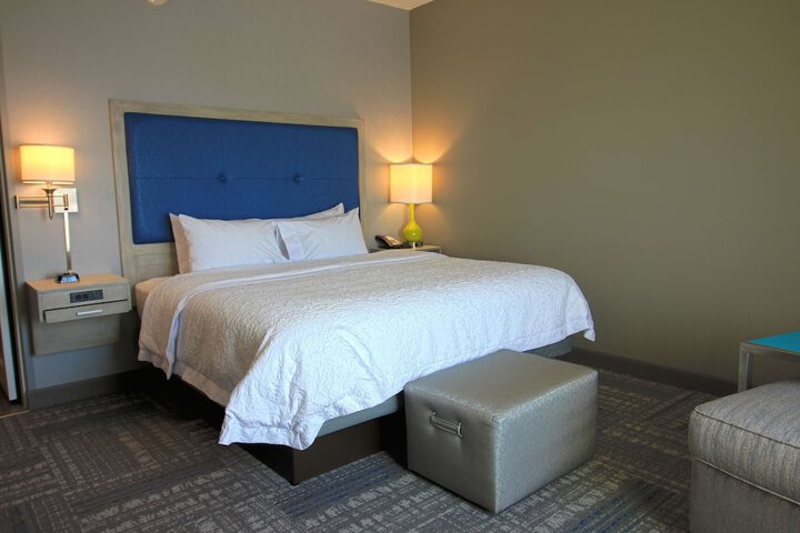 Room 17 of 37