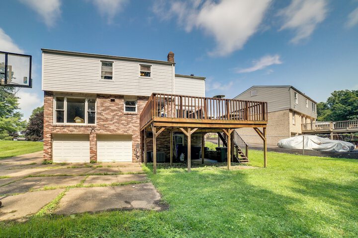 Charming Vacation Rental: 15 Mi to Pittsburgh