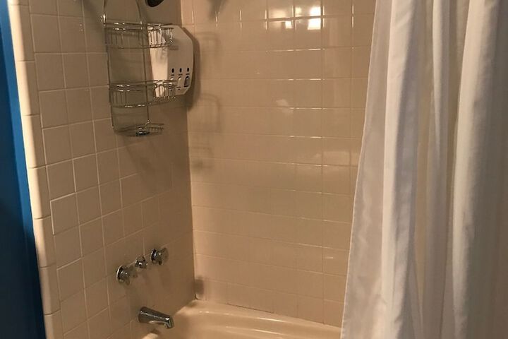 Room 9 of 17