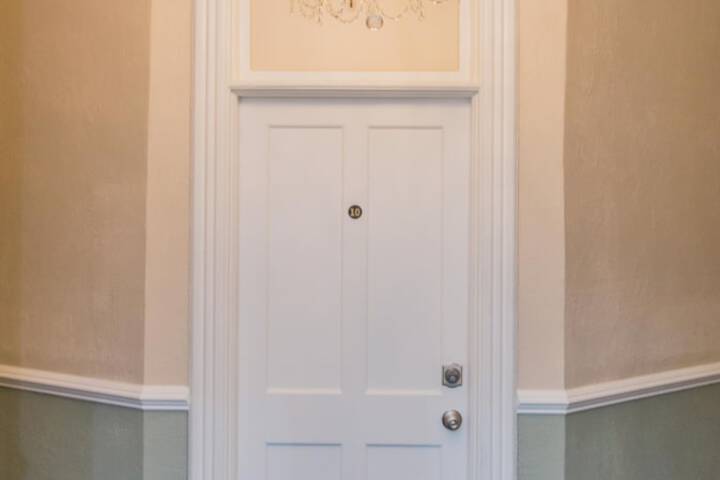 Ballroom/Hall 85 of 93