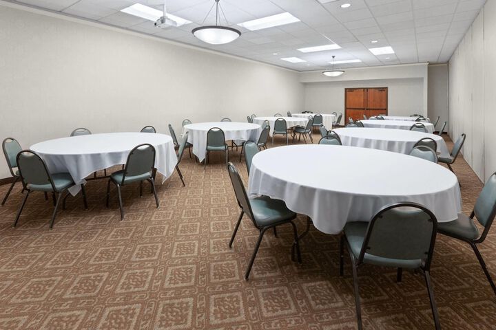 Baymont by Wyndham Jamestown Conference Center & Water Park