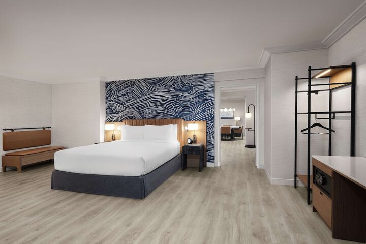 Room 70 of 96